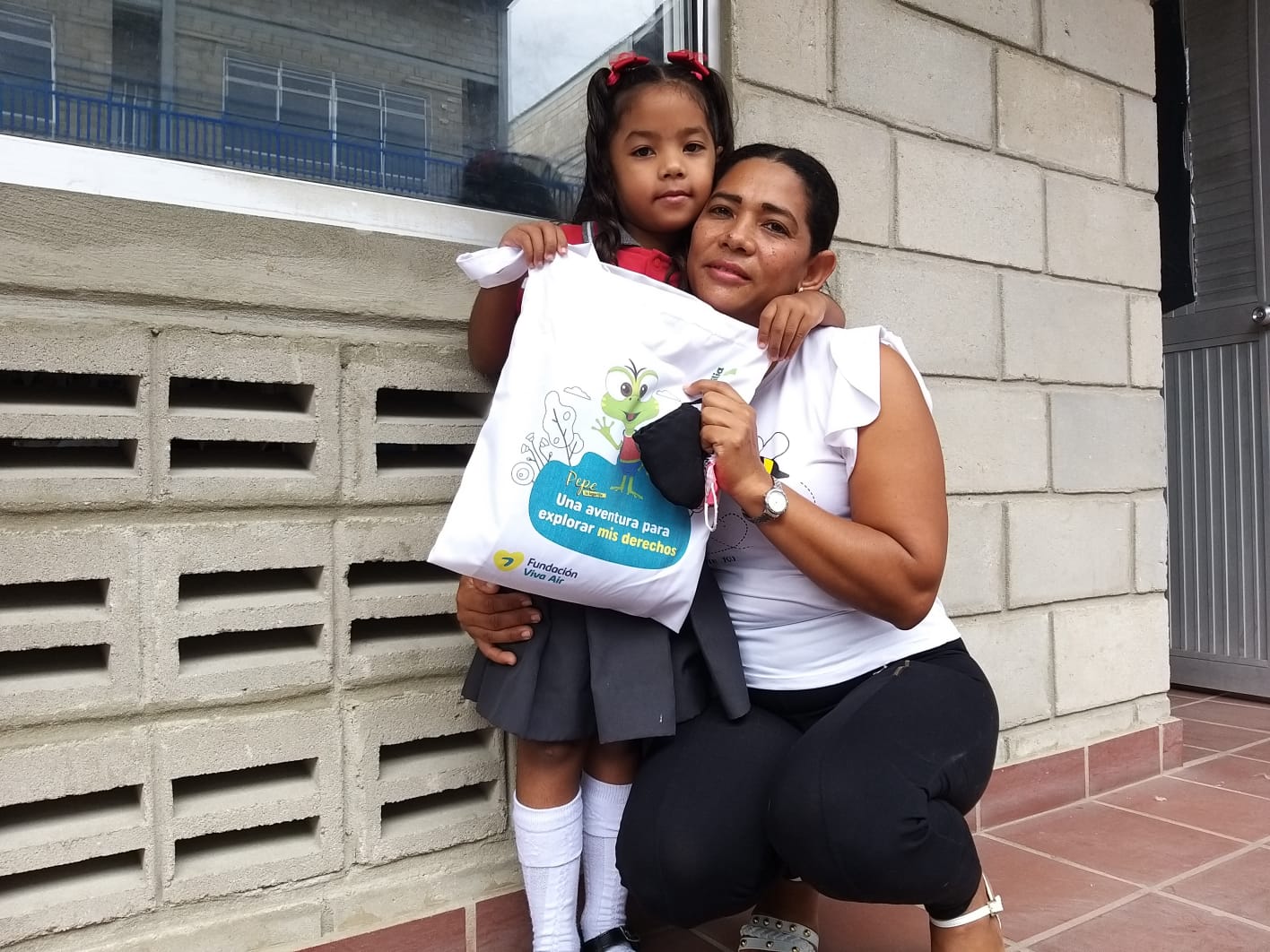 A woman alongside a child showing the assistance or benefit provided by ONE Investment, thanks to the strategic capital of its investors